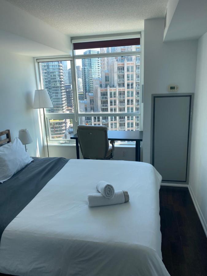 Downtown Toronto+Free Parking+Cn Tower View Apartment Exterior photo