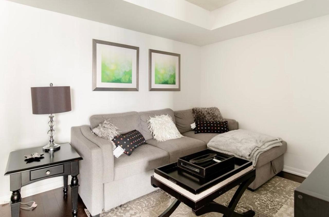 Downtown Toronto+Free Parking+Cn Tower View Apartment Exterior photo